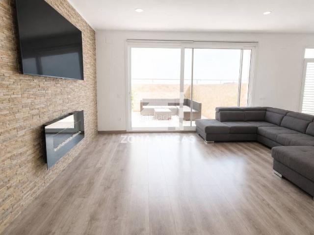Piso en venta en Badalona, Bufalà. Espectacular piso con terraza en Bufalà. Pisos.