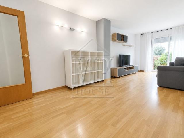 Piso en venta en Badalona, Bufalà. Oportunidad en Bufala, 119m2, 3 hab, ascensor, balcon, parking y trastero. Pisos.
