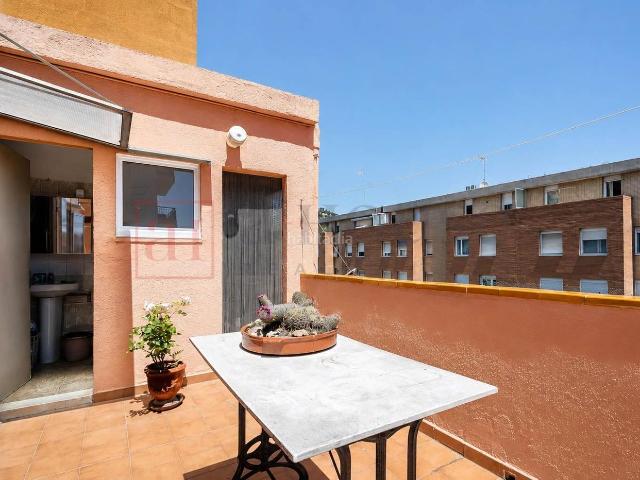 Piso en venta en Badalona, Bufalà. PISO LISTO PARA ENTRAR A VIVIR, TODO EXTERIOR EN TRANQUILA ZONA PEATONAL EN BADALONA. Pisos.
