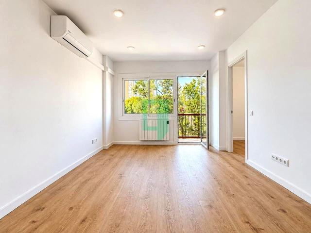 Piso en venta en Badalona, La Salut. Piso reformado 3 habitaciones, balcón y ascensor. Pisos.