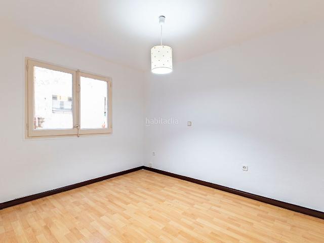 Piso en venta en Badalona, La Salut. Oportunidad en Badalona! Piso listo para entrar a vivir Acogedor piso de 44 m², ubicado en una cuarta planta real sin ascensor, p. Pisos.
