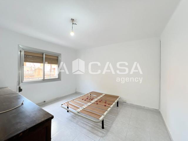 Piso en venta en Badalona, La Salut. OPORTUNIDAD ÚNICA AMPLIO PISO CON 3 HABITACIONES DOBLES Y MUCHA LUZ NATURAL. Pisos.