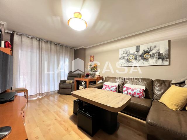Piso en venta en Badalona, La Salut. EXCELENTE OPORTUNIDAD EN LLEFIÀ, BADALONA! PISO DE 3 HABITACIONES EN MUY BUENA UBICACIÓN. Pisos.