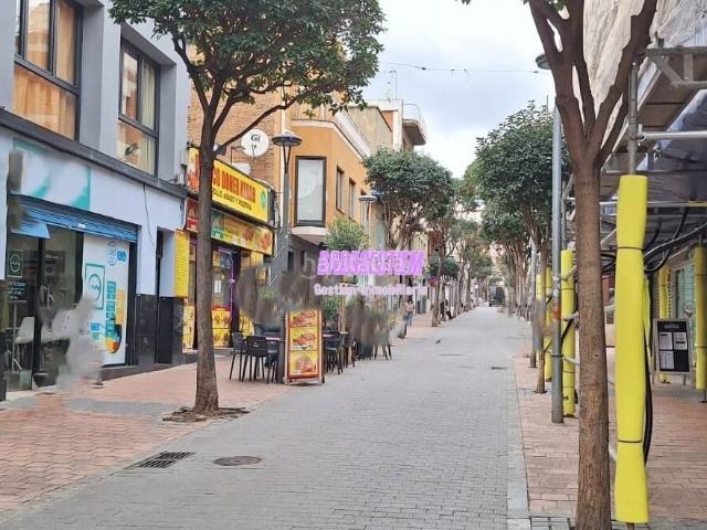 Piso en venta en Badalona, La Salut. En el Paseo de la Salut con dos balcones. Pisos.