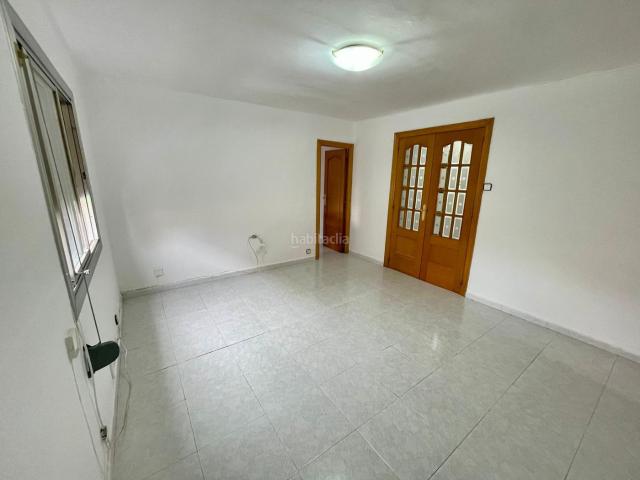 Piso en venta en Badalona, La Salut. Luminoso y exterior. Pisos.