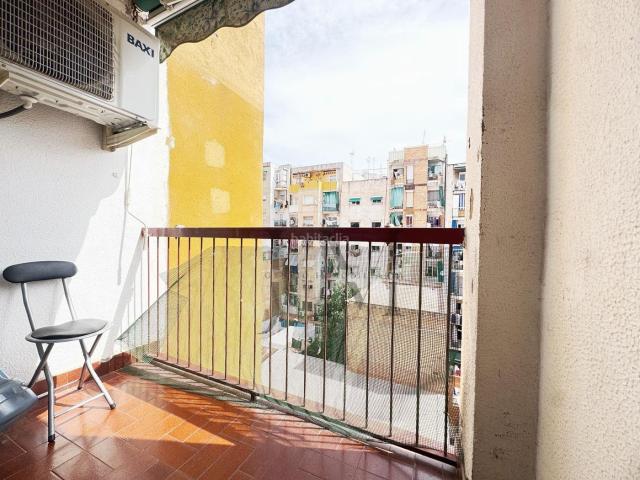 Piso en venta en Badalona, La Salut. Piso de 3 habitaciones listo para entrar a vivir en La Salut, Badalona. Pisos.