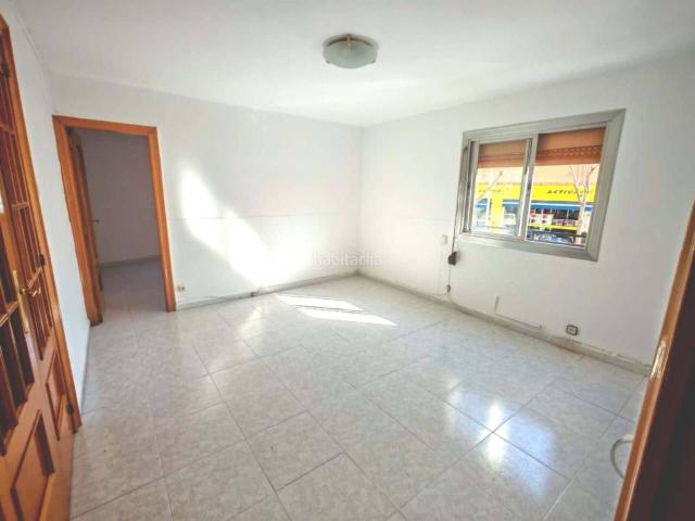 Piso en venta en Badalona, La Salut. Piso esquinero exterior muy luminoso junto Metro L10 Listo para entrar a vivir!. Pisos.