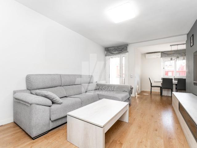 Piso en venta en Badalona, La Salut. Piso totalmente reformado listo para entrar a vivir. Pisos.