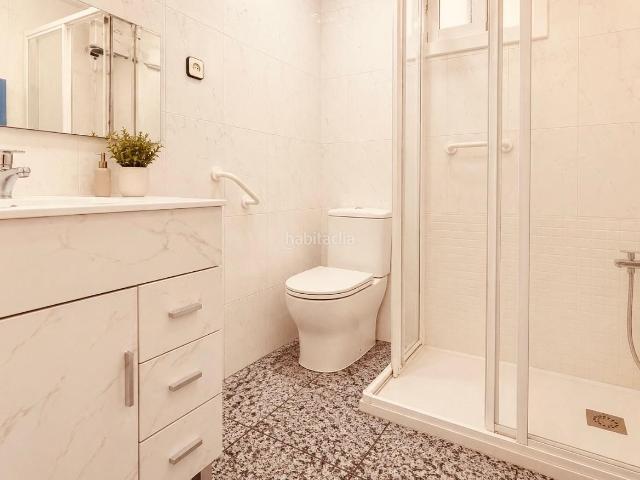 Piso en venta en Badalona, La Salut. Vivienda disponible para entrar de forma inmediata o reforma personalizada. Pisos.