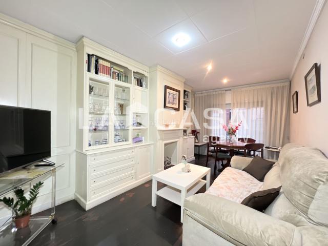 Piso en venta en Badalona, Llefià. 2ª PLANTA CON ASCENSOR Y BALCÓN ORIENTACIÓN SUROESTE!. Pisos.