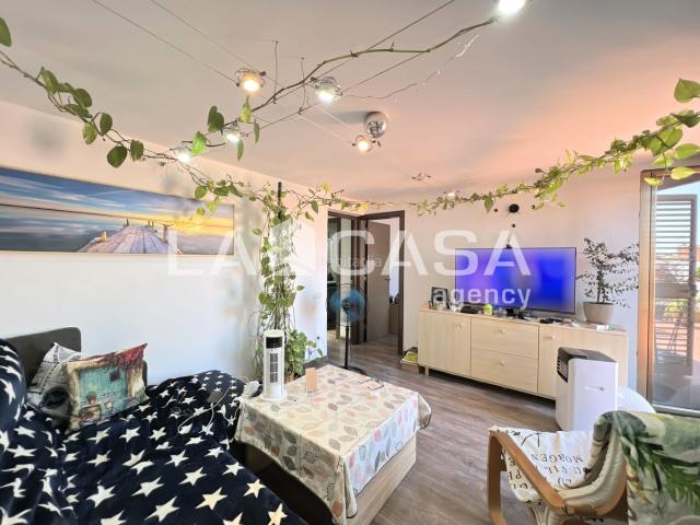 Piso en venta en Badalona, Llefià. ÁTICO DE 80m2 CON TERRAZA PRIVADA. ALQUILADO, IDEAL INVERSORES. Pisos.