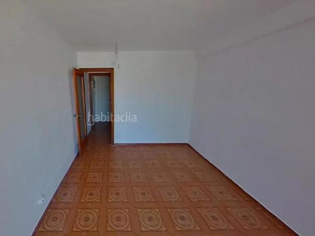 Piso en venta en Badalona, Llefià. Badalona Barcelona. EN RENTABILIDAD se vende alquilado, no se puede visitar ni hipotecar. Pisos.