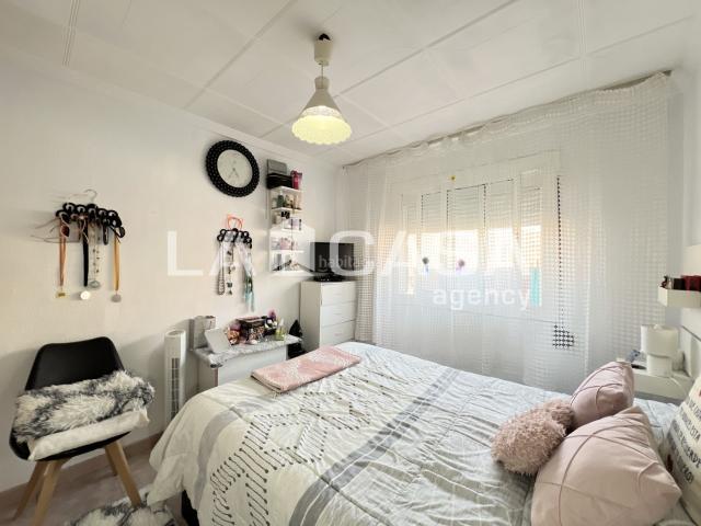 Piso en venta en Badalona, Llefià. Estupendo piso 2 habitaciones, ubicado en una segunda planta con ascensor, listo para entrar a vivir. Pisos.
