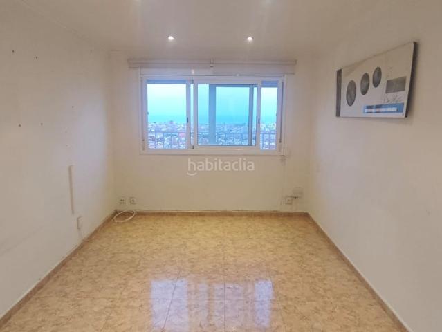 Piso en venta en Badalona, Llefià. Junto metro Llefia. Pisos.