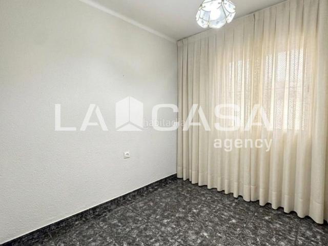 Piso en venta en Badalona, Llefià. LA CASA AGENCY TIENE EL PLACER DE PRESENTAR EN EXCLUSIVA. Pisos.