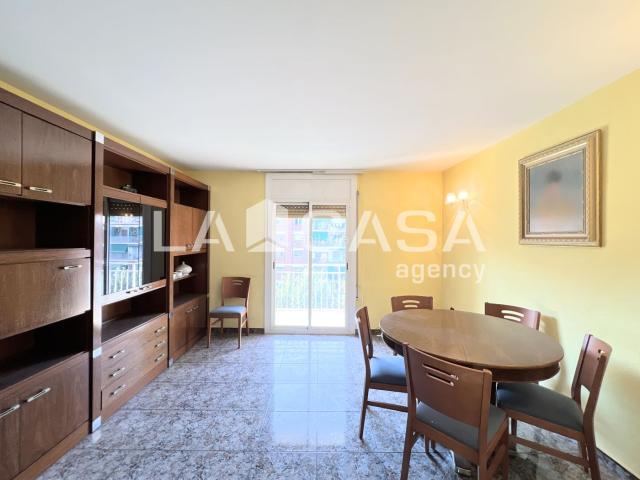 Piso en venta en Badalona, Llefià. OPORTUNIDAD UNICA. Pisos.
