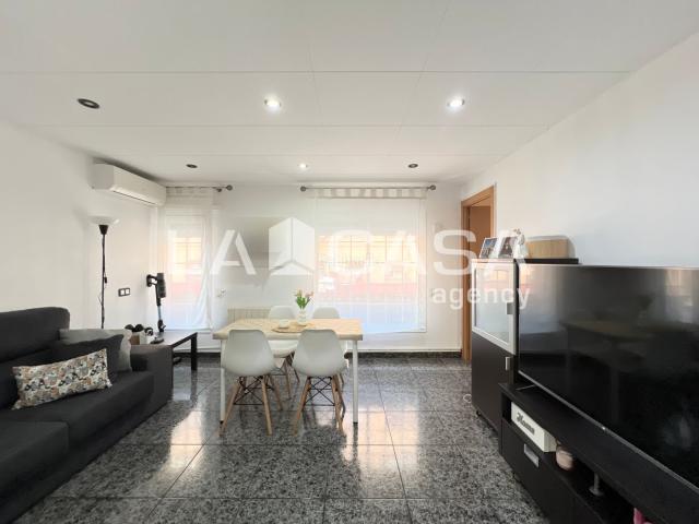 Piso en venta en Badalona, Llefià. OPORTUNIDAD PISO REFORMADO EN EL CORAZON DE LLEFIA. Pisos.