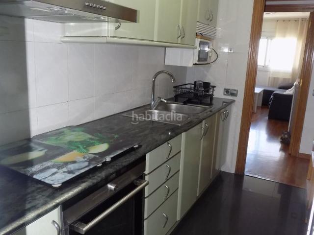 Piso en venta en Badalona, Llefià. Piso con ascensor y muy soleado. Pisos.