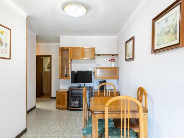 Piso en venta en Badalona, Llefià. Piso de 50 m2 listo para entrar a vivir. Pisos.