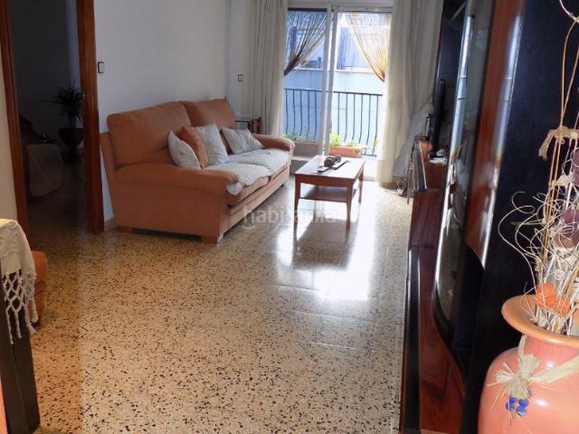 Piso en venta en Badalona, Lloreda. Excelente piso cerca Avenida Caritg y amueblada. Pisos.