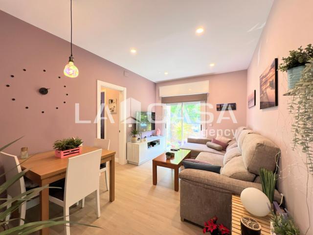 Piso en venta en Badalona, Lloreda. ¡Oportunidad exclusiva! Luminoso piso de 3 habitaciones con balcón y patio. Pisos.