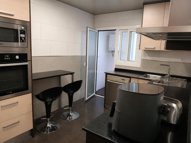 Piso en venta en Badalona, Lloreda. Piso de 3 habitaciones y 2 balcones. Pisos.