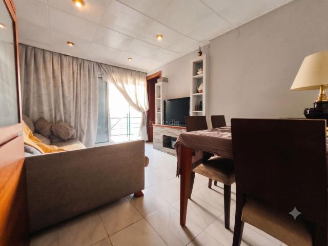 Piso en venta en Badalona, Puigfred. Piso junto zona comercial. Pisos.
