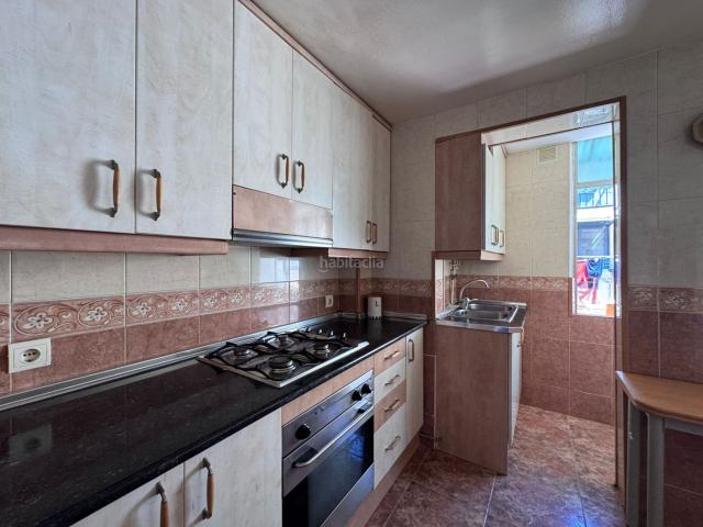 Piso en venta en Badalona, Pomar. Piso en venta en Calle Martorell. Pisos.