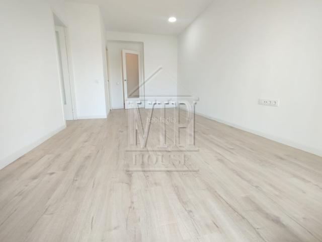 Piso en venta en Badalona, Progrés Pep Ventura. Gran piso de 4 habitaciones reformado, blacon, ascensor, reformado. Pisos.