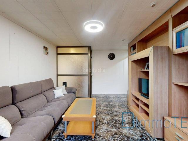 Piso en venta en Badia del Vallès. EXTERIOR CON ASCENSOR. Pisos Badia del.