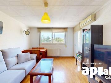 Piso en venta en Badia del Vallès. PISO EN AV. BURGOS 3 HABITACIONES, ASCENSOR y BALCON. Pisos Badia del.