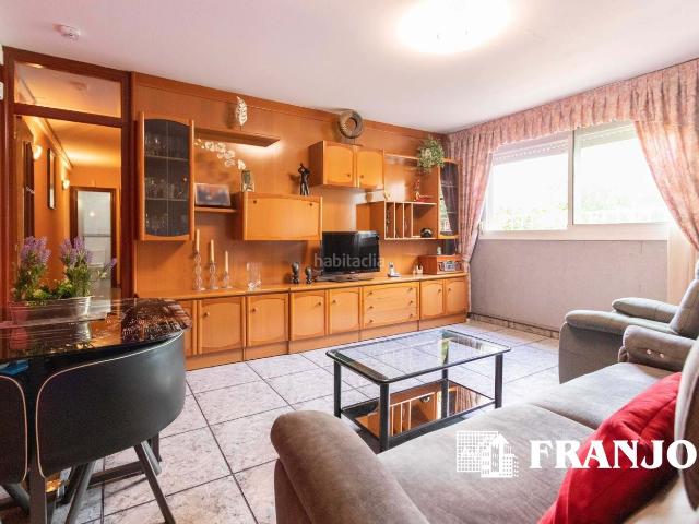 Piso en venta en Badia del Vallès. VIVIENDA totalmente exterior de 76 m2 con vista a jardines. Pisos Badia del.