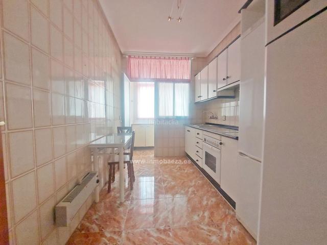 Piso en venta en Baeza. Piso en venta en Tres Fuentes, 3 dormitorios. Pisos.