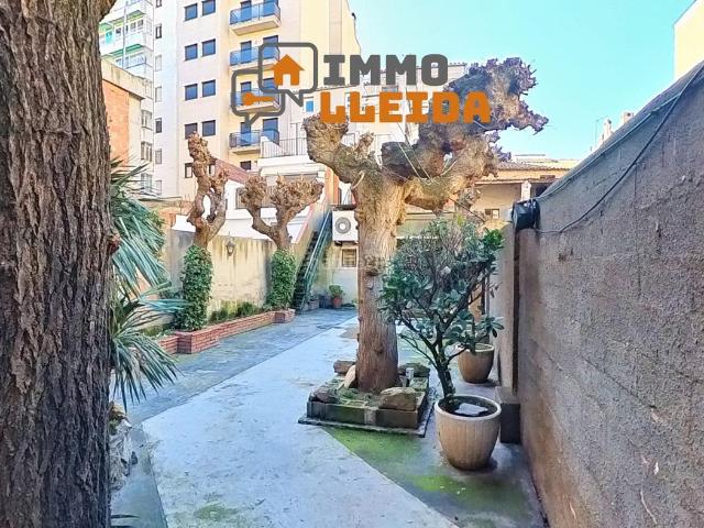 Piso en venta en Balaguer. OPORTUNIDAD Piso en Balaguer con jardín y almacén. Pisos.