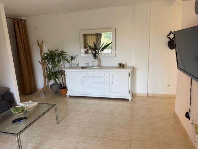 Piso en venta en Baleares Manacor, Manacor Centre. Piso con terraza, piscina y garaje en residencial Sa Coma. Pisos.