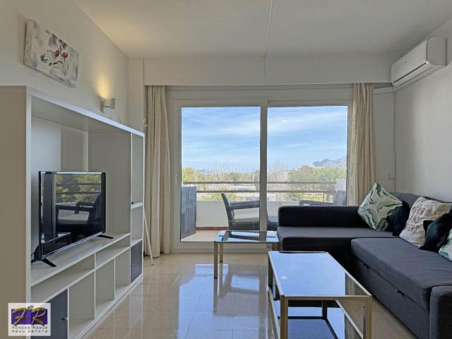 Piso en venta en Baleares Alcúdia, Port d´Alcúdia Platja dÁlcúdia. Acogedor apartamento con vistas al mar y piscina comunitaria. Pisos.