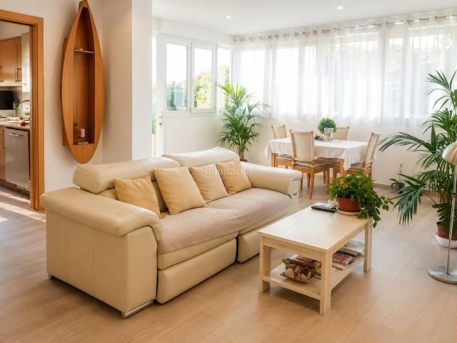 Piso en venta en Baleares Calvià, Son Ferrer. Piso en venta con amplia terraza, acceso directo a piscina y garaje opcional en Son Ferrer, CalviàPrecio de venta 589.000 Plaza de. Pisos.