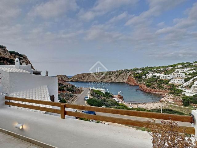 Piso en venta en Baleares Ciutadella de Menorca, Cala Morell. Estupendo piso de 2 dormitorios, terraza, aparcamiento y licencia turística en venta en primera línea de mar en Cala Morell, Ciuta. Pisos.