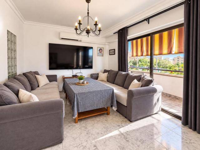 Piso en venta en Baleares Palma de Mallorca, Sa Indioteria Urbà. Amplio piso de 3 habitaciones con balcón y vistas despejadas en Sa Indioteria. Pisos Palma de.