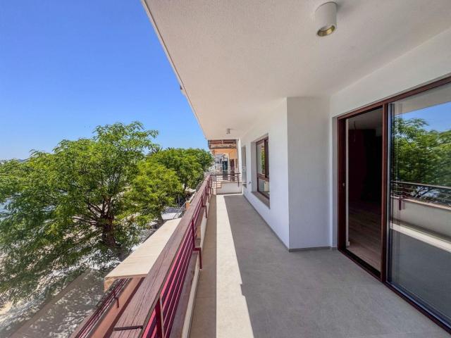 Piso en venta en Baleares Pollença, Port de Pollença. Oportunidad única exclusivo apartamento en primera línea de mar en Puerto Pollença. Bienvenido a una de las ubicaciones más codici. Pisos.