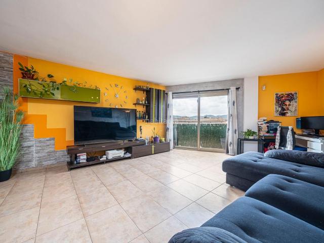 Piso en venta en Baleares Porreres. Piso con terraza, piscina comunitaria, parking y trastero en Porreres. Pisos.