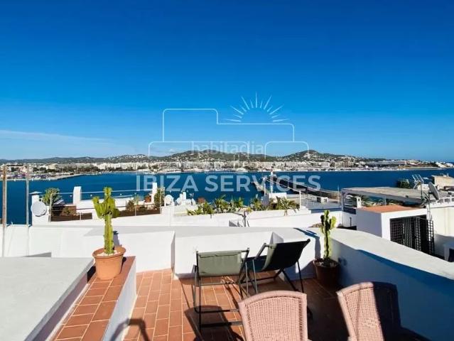 Piso en venta en Baleares Ibiza, Dalt Vila La Marina. Triplex en venta con magnificas vistas al mar en el centro histxF3rico de Ibiza. Pisos.