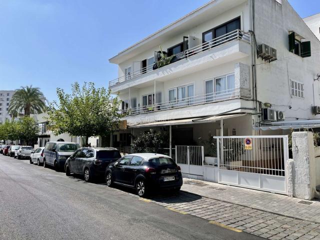 Piso en venta en Baleares Son Servera, Cala Millor. Una inversión estupenda! Piso fácil de mantener con vistas laterales al mar. Ref. 10127. Pisos Son.