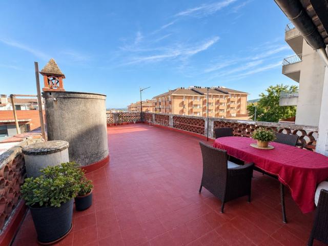 Piso en venta en Banyoles. Pis cèntric amb gran terrassa privada. Pisos.