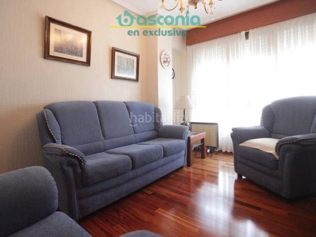 Piso en venta en Basauri, Centro Ariz Uribarri. Inmobiliaria Basconia gestiona la venta de vivienda con ascensor en Ariz, al lado del metro. Pisos.