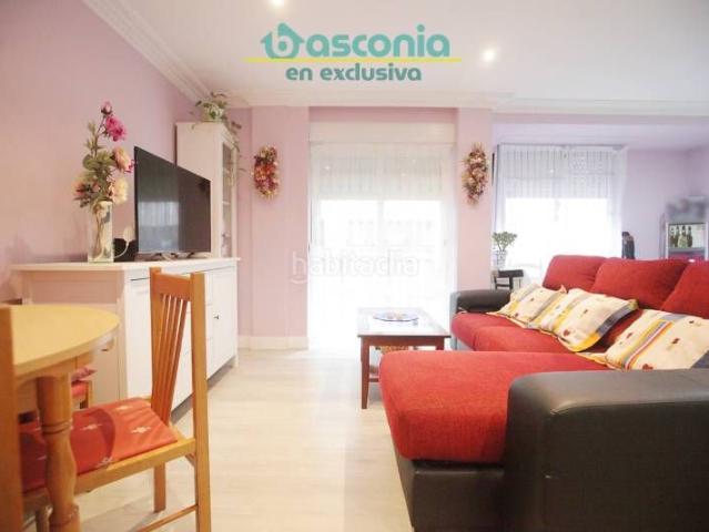 Piso en venta en Basauri, Centro Ariz Uribarri. Inmobiliaria Basconia gestiona la venta de vivienda en Ariz para entrar a vivir. Pisos.