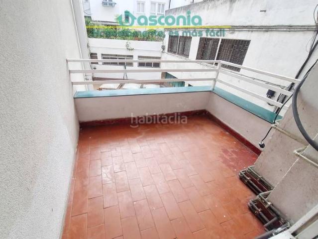 Piso en venta en Basauri, Centro Ariz Uribarri. Inmobiliaria Basconia gestiona la venta de vivienda en el centro con muchas posibilidades. Pisos.