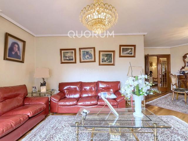 Piso en venta en Basauri, Centro Ariz Uribarri. PISAZO De 5 Dormitorios y 2 Baños Con Ascensor Cota Cero y Balcón En Pleno Centro de Basauri. Pisos.