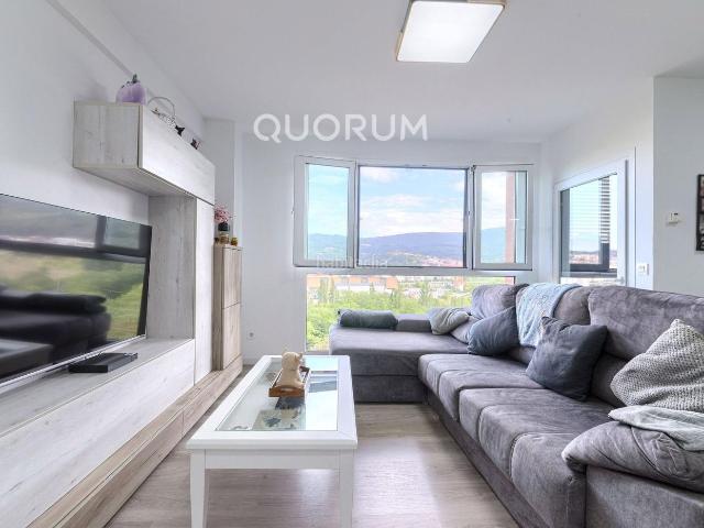 Piso en venta en Basauri, Kalero Basozelai. VIVIENDA TASADA MUNICIPAL Seminueva y Muy Luminosa De 2 Dormitorios y 2 Baños Con Cocina Americana y Ascensor En Zona Kalero. Pisos.