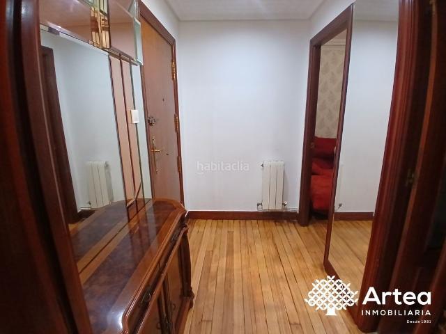 Piso en venta en Basauri, Kalero Basozelai. Estupendo piso en venta en Basauri de 3 habitaciones, exterior con balcón. Pisos.
